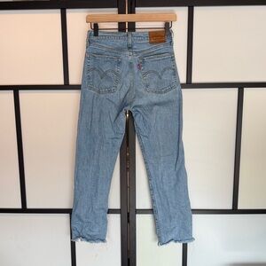 Levi’s Wedgie Fit Premium Quality Raw hem straight leg jeans. Button fly.Size 25